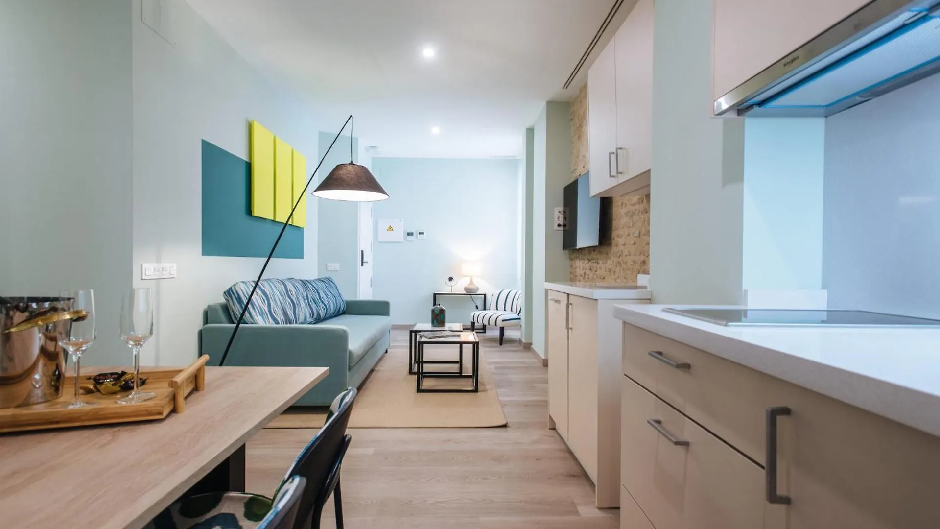 Sercotel Sevilla Guadalquivir Suites 0*, セビリア